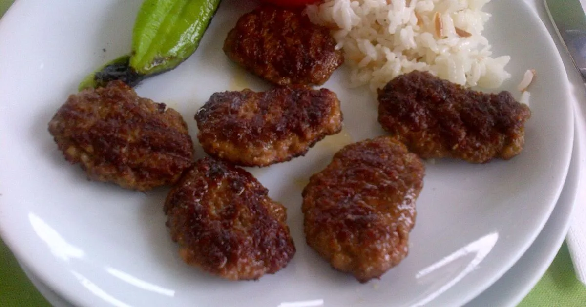 How to Make Akçaabat Köfte (Turkish Grilled Meatballs)