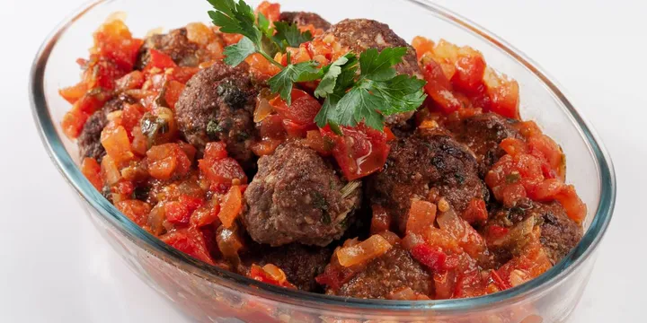 How to Make Albondigas en Chipotle (Smoky Mexican Meatballs)