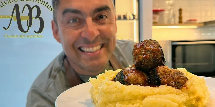 How to Make Chilean Albondigas al Jugo Meatballs