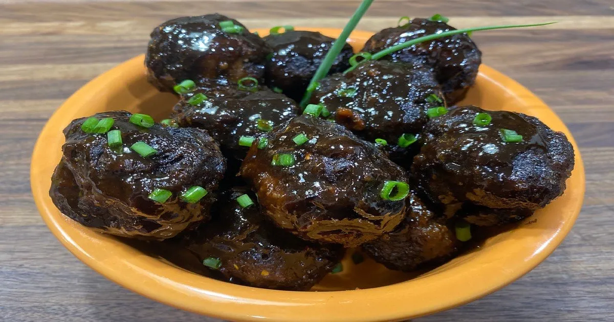How to Make General Tso Meatballs (Sweet and Spicy Takeout Glaze)