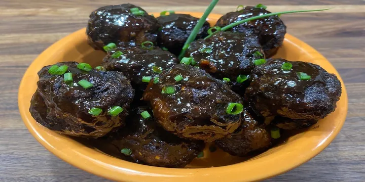 How to Make General Tso Meatballs (Sweet and Spicy Takeout Glaze)