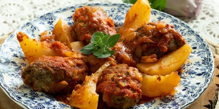 How to Make Greek Meatballs with Potatoes in Tomato Sauce