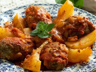 How to Make Greek Meatballs with Potatoes in Tomato Sauce