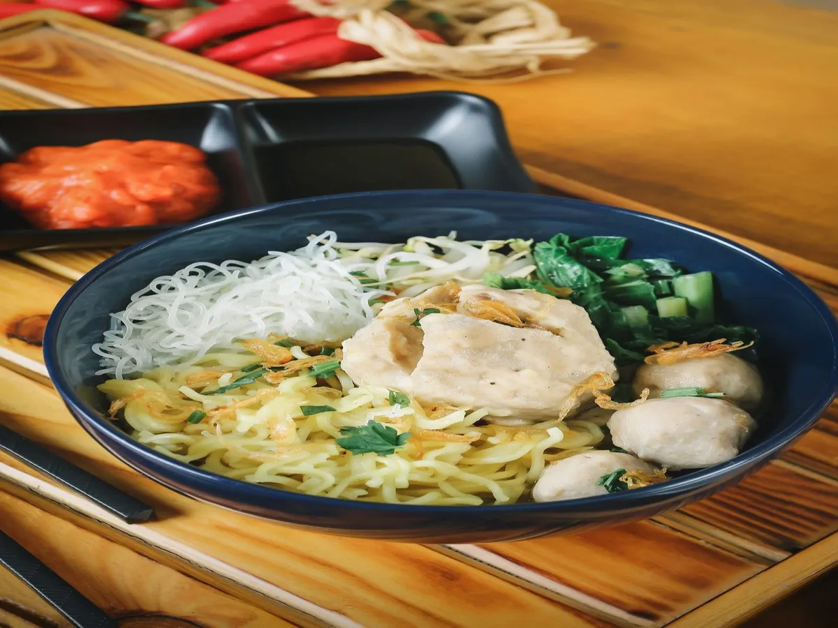 Indonesian Bakso Meatball Soup (Bouncy Beef Meatballs)