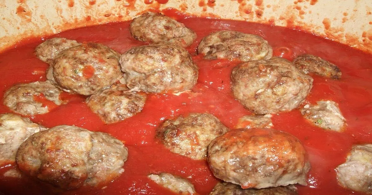 How to Make Iraqi Kofta (Baharat Meatballs in Tomato Sauce)