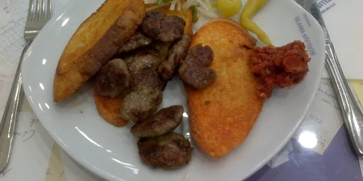 How to Make Islama Kofte (Turkish Meatballs with Broth-Soaked Bread)