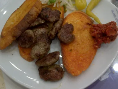 How to Make Islama Kofte (Turkish Meatballs with Broth-Soaked Bread)