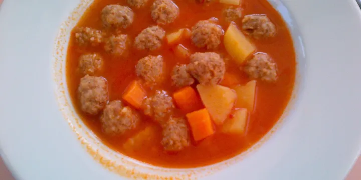 How to Make Kofte Sote (Turkish Meatballs in Tomato Sauce)