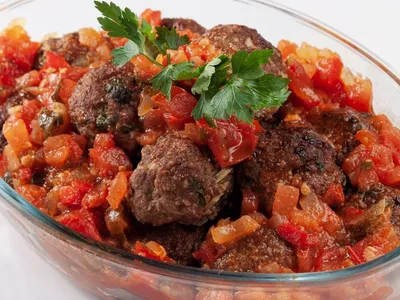How to Make Kofte Yahni (Turkish Meatball Stew)