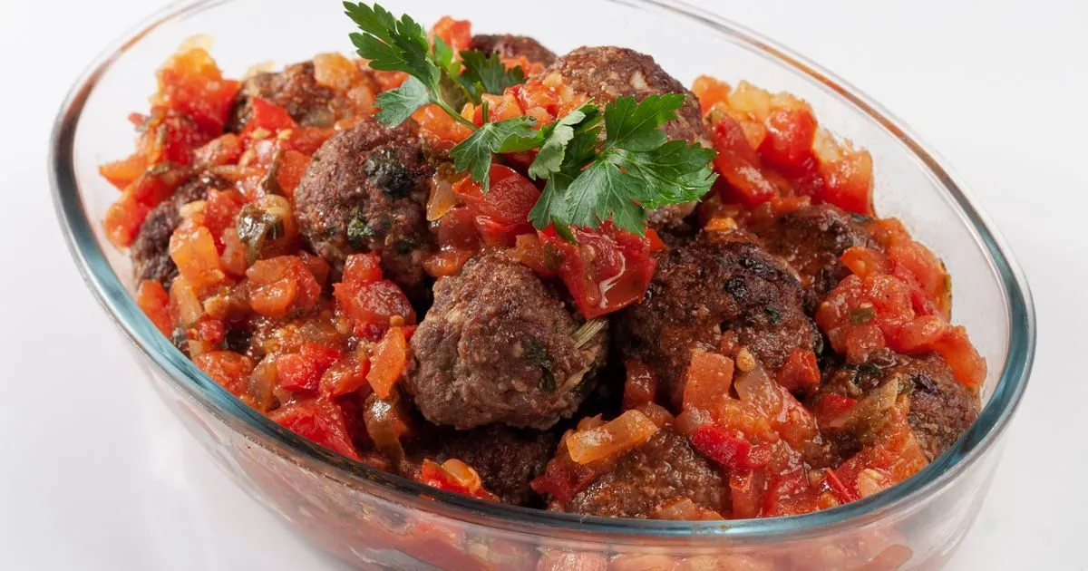 How to Make Kofte Yahni (Turkish Meatball Stew)
