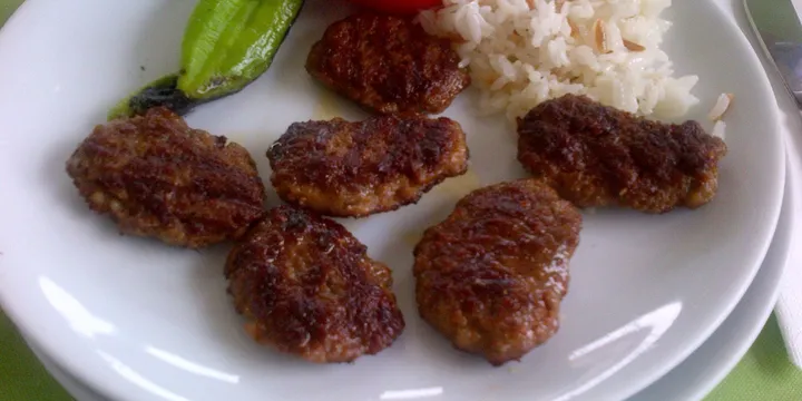 How to Make Kuru Köfte (Turkish Meatballs)