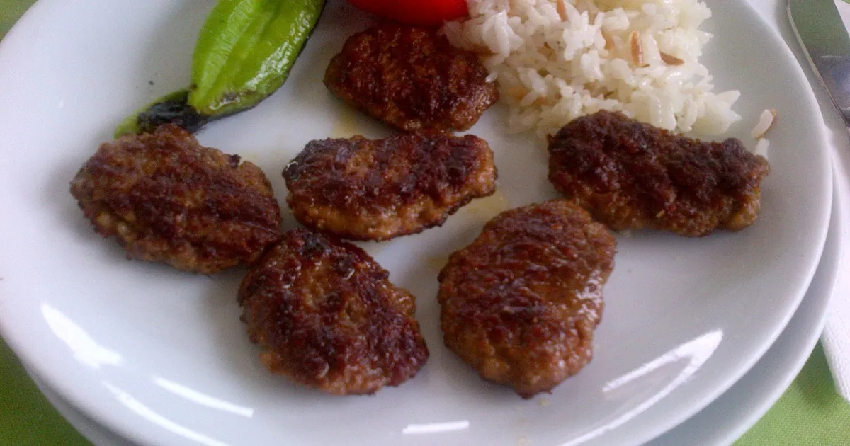 How to Make Kuru Köfte (Turkish Meatballs)