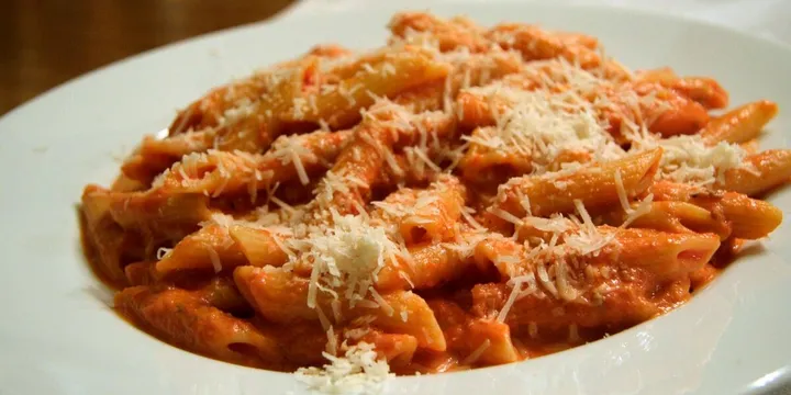 How to Make Meatballs in Vodka Sauce