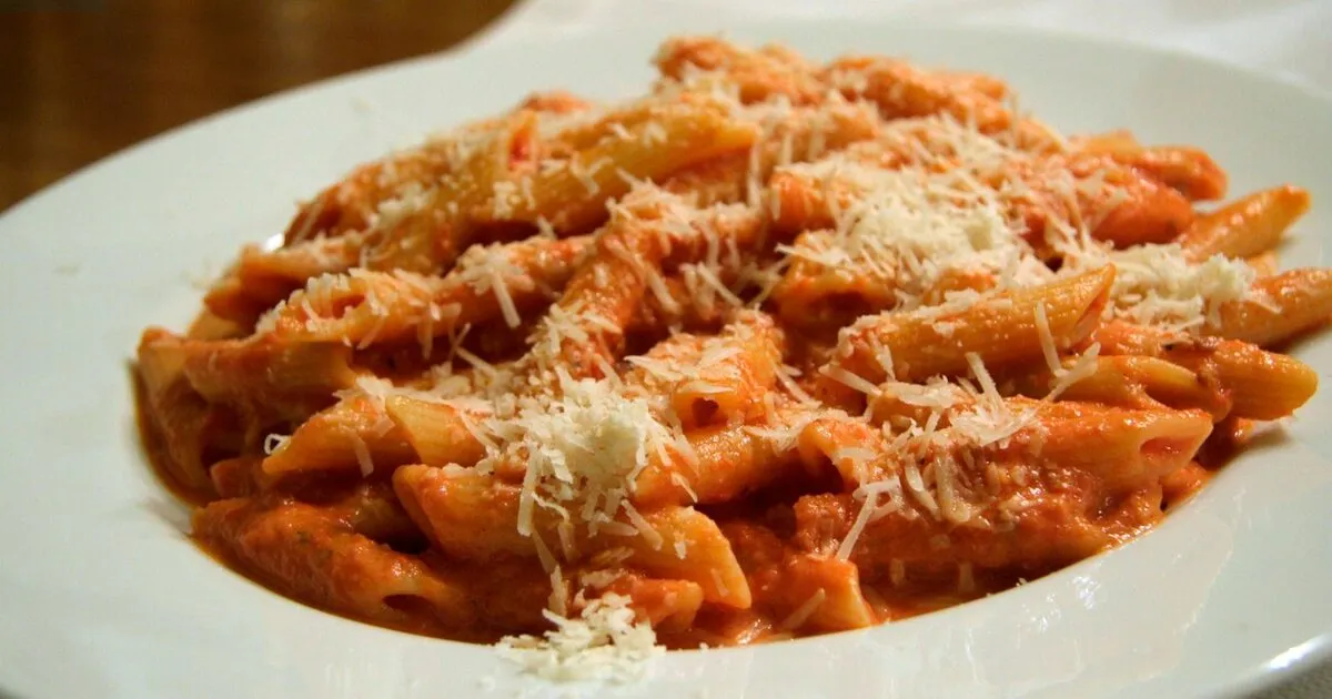How to Make Meatballs in Vodka Sauce