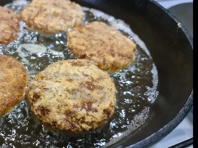 How to Make Moldovan Parjoale (Large Herb Meat Patties)