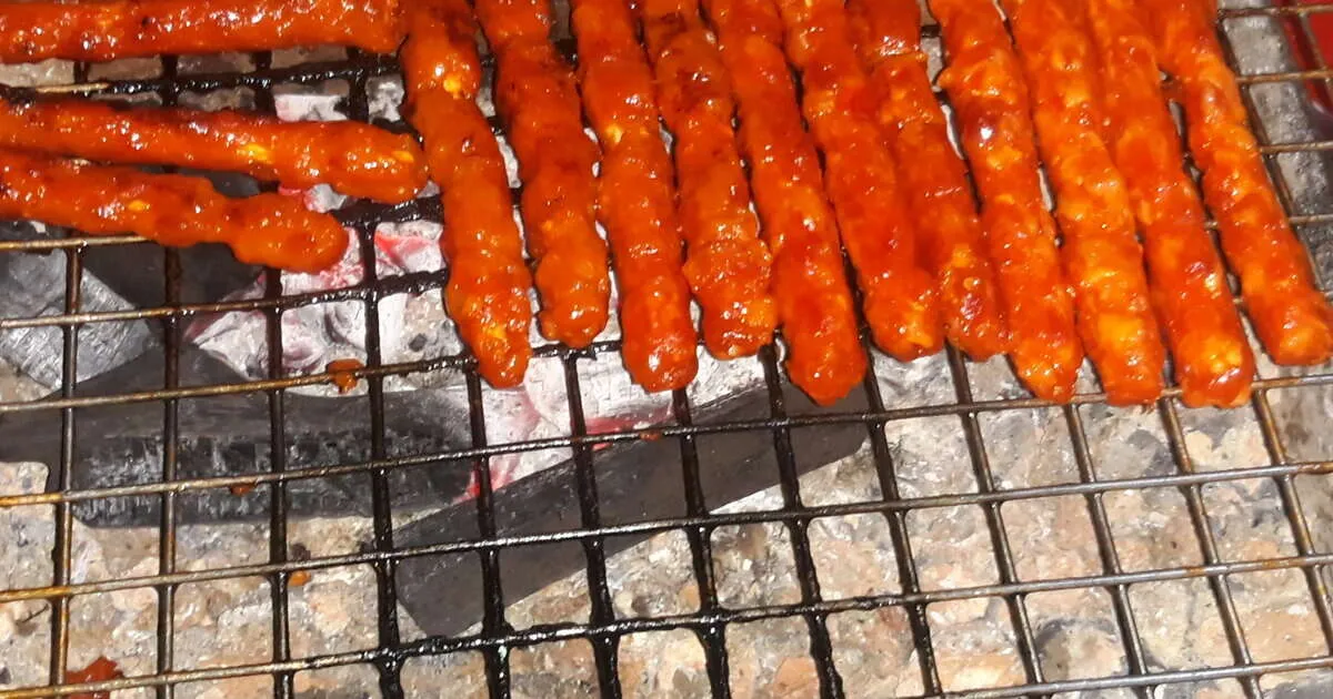 How to Make Nem Nuong (Vietnamese Grilled Pork Meatballs)