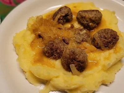 How to Make Serbian Ćufte (Meatballs in Tomato Sauce)