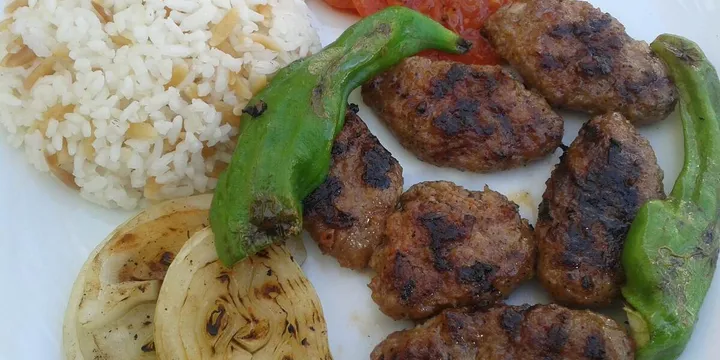How to Make Sivas Köfte (Spicy Turkish Meatballs)