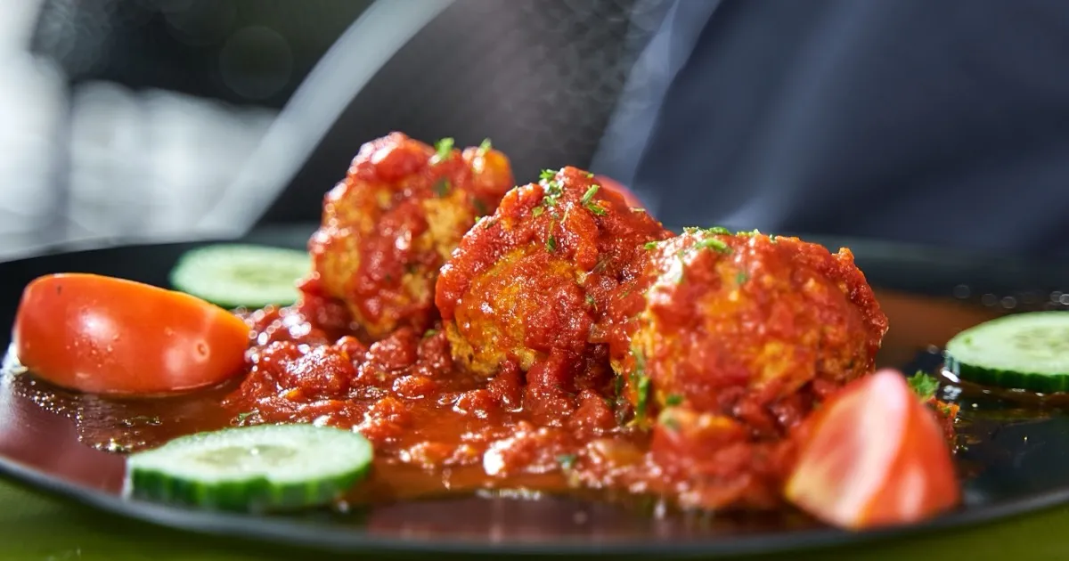 How to Make Slovenian Meatballs in Tomato Sauce