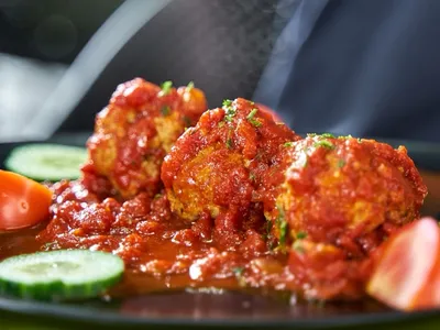How to Make Slovenian Meatballs in Tomato Sauce