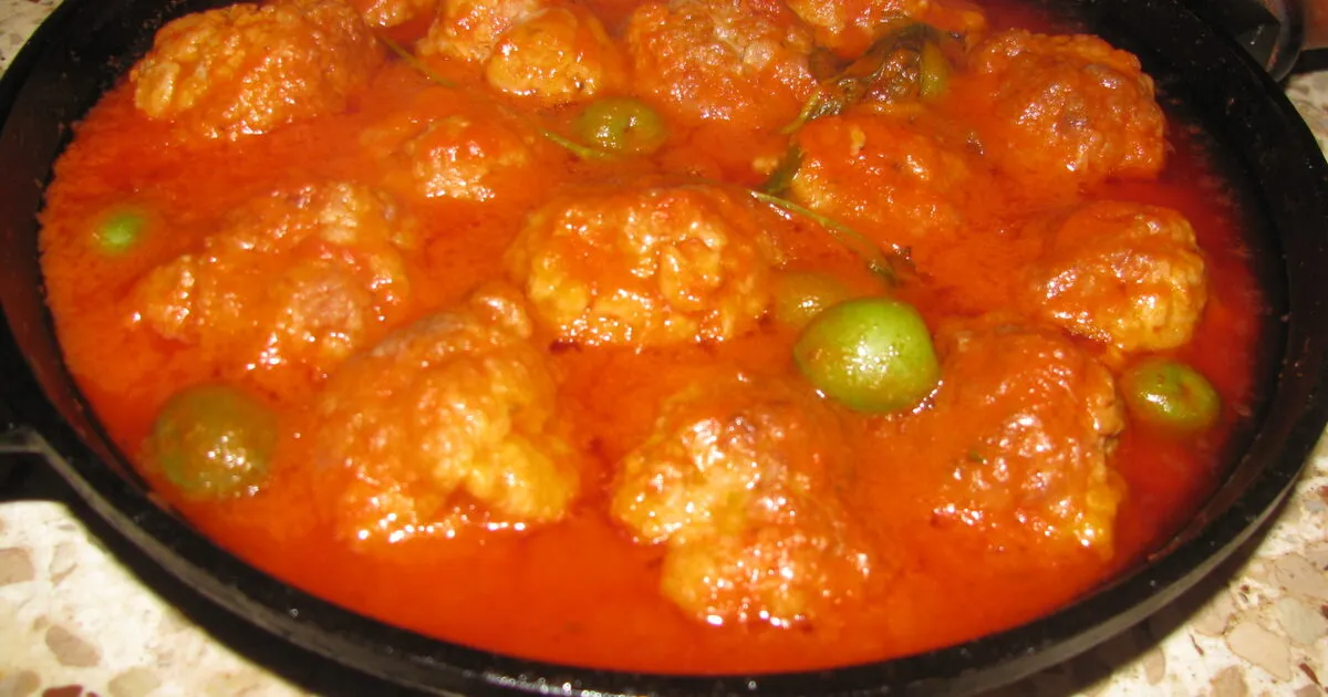 How to Make Tefteli (Russian Meatballs in Sour Cream Sauce)