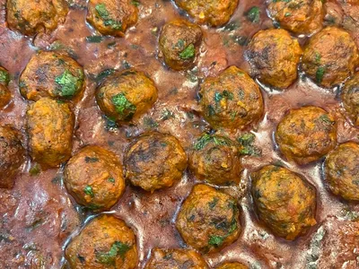 Vietnamese Xiu Mai Meatballs in Tomato Sauce