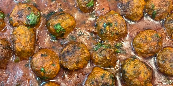 Vietnamese Xiu Mai Meatballs in Tomato Sauce